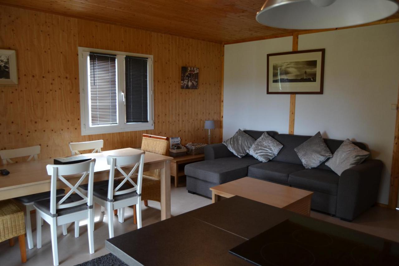 Beautiful Lake View 3 Bedroom Chalet. Saint-Manvieu-Bocage Bagian luar foto