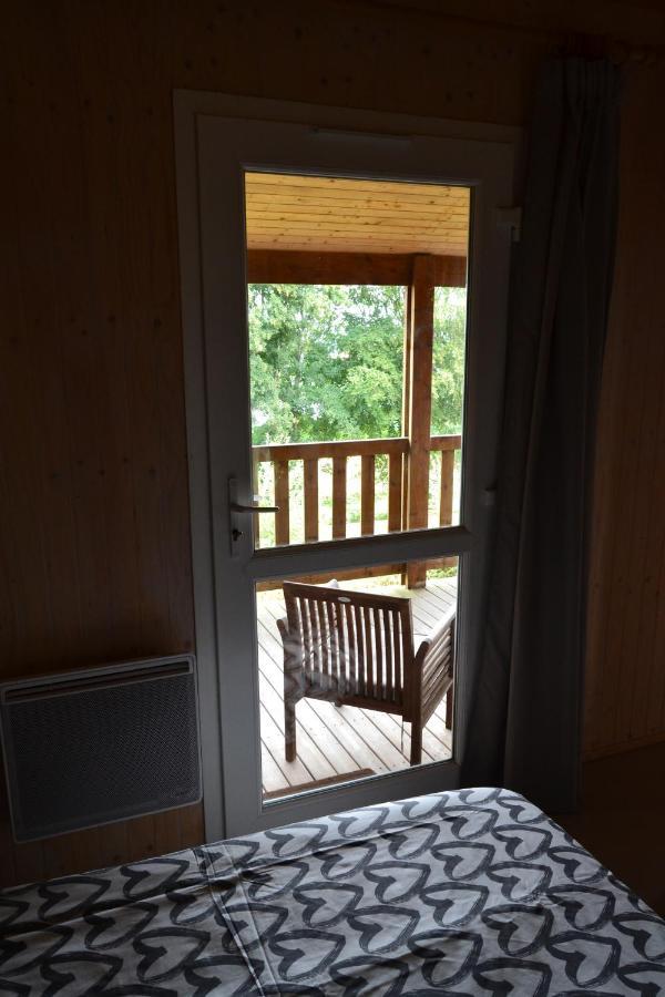 Beautiful Lake View 3 Bedroom Chalet. Saint-Manvieu-Bocage Bagian luar foto