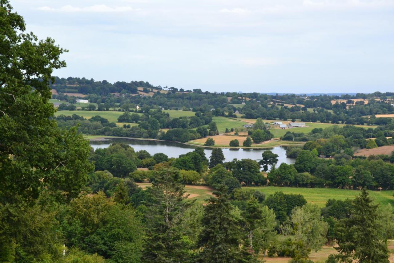 Beautiful Lake View 3 Bedroom Chalet. Saint-Manvieu-Bocage Bagian luar foto